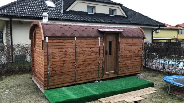 Quadro Sauna aus Thermoholz mit einem Vorraum