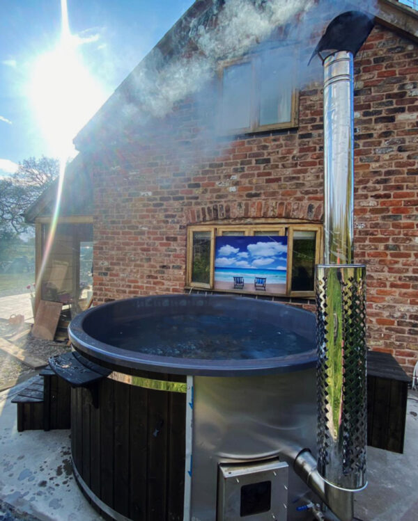 Badezuber/HotTub mit eingebautem Ofen