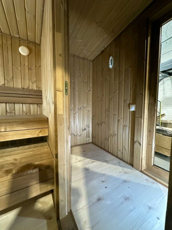 Moderne Gartensauna CUBE-Thermoholz – Bild 13